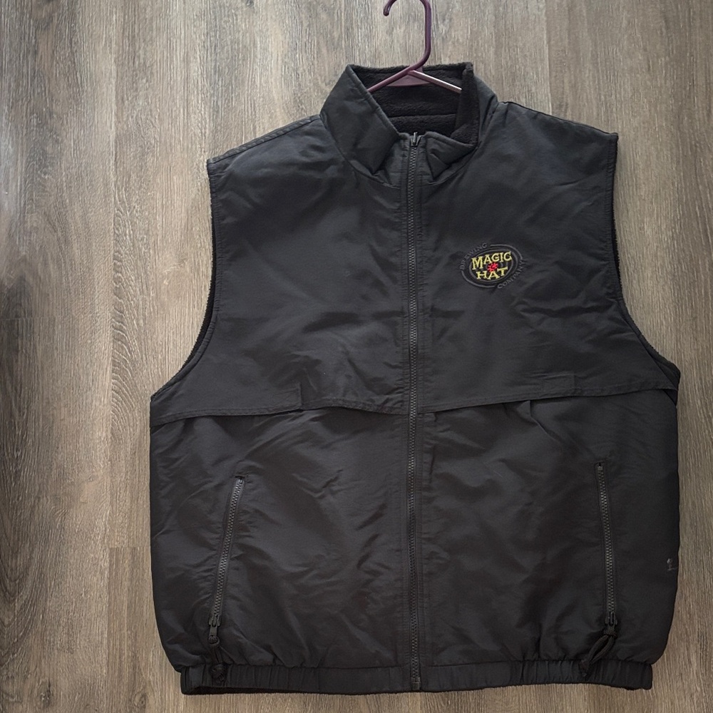 Reversible Magic Hat Black Men's Vest with Logo